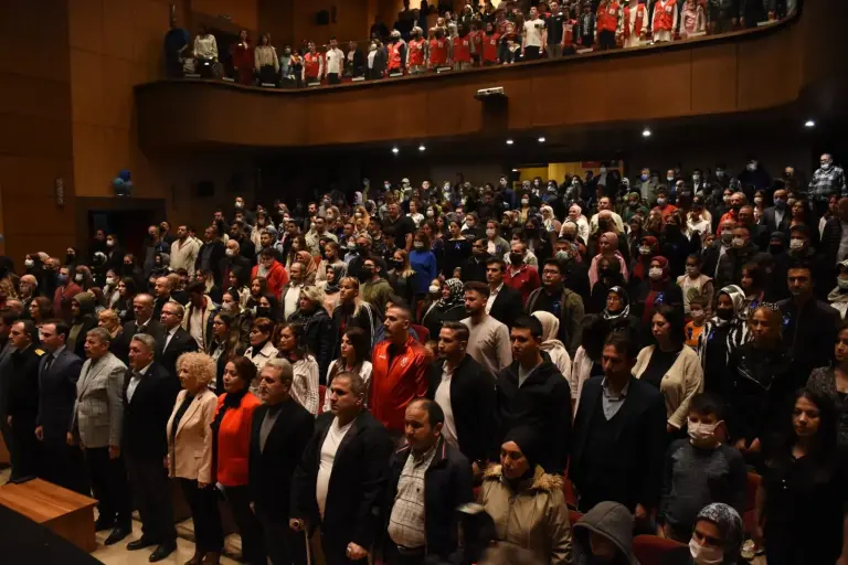 Farkındalık gecesinde salonu dolduran konuklarımız